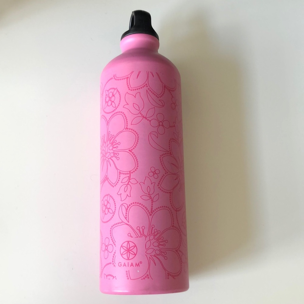 🌺Two for $10🌺 Gaiam floral aluminum water bottle
